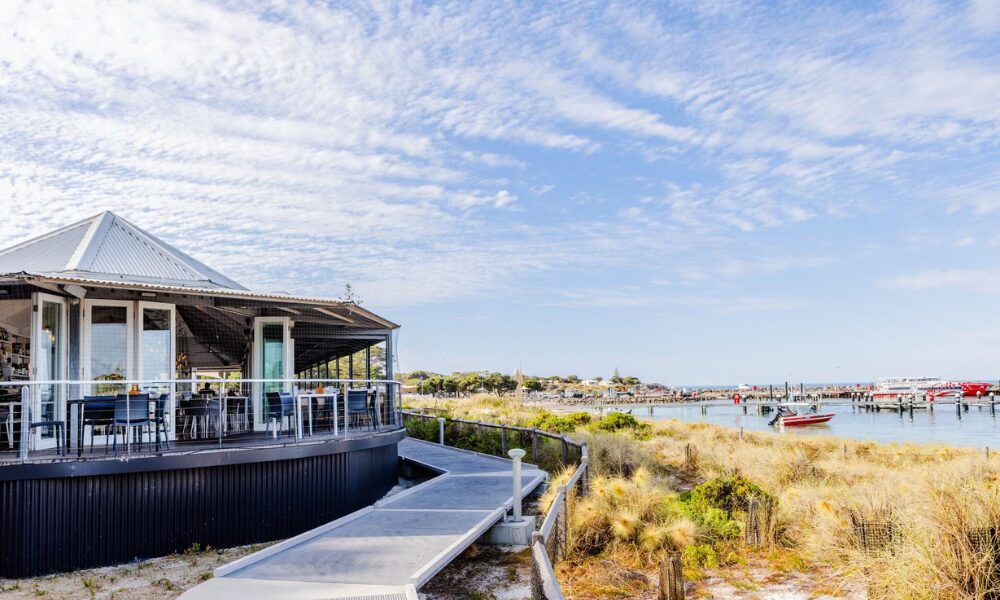 Isola Bar e Cibo is one of the best beachside restaurants in Perth.